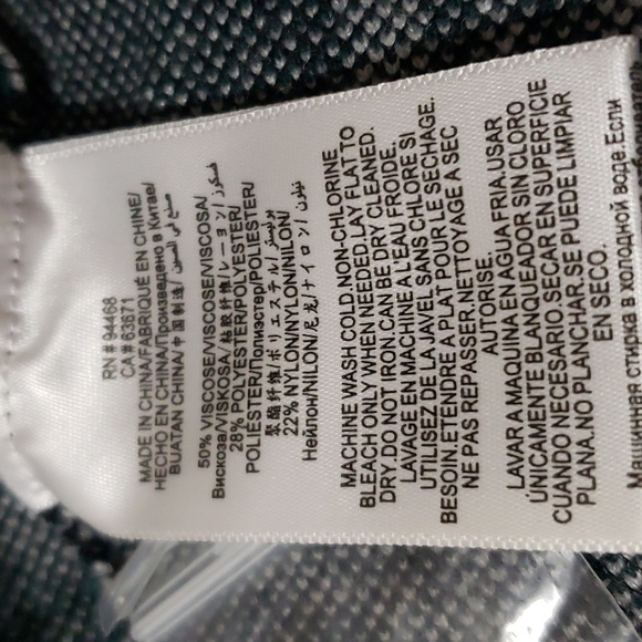 BCBGeneration. NWT. Green & White; Long Sleeves; Buttons; Crop; Sweater..Size L. - Picture 15 of 16